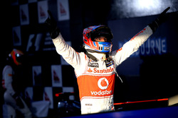 Победитель гонки Дженсон Баттон, McLaren