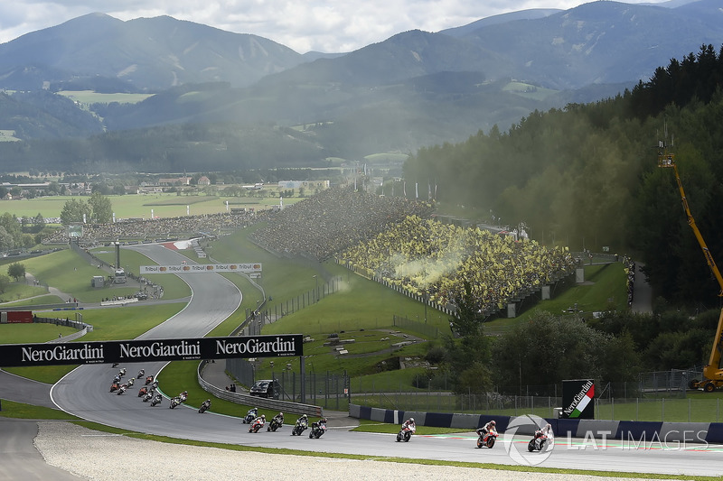 Хорхе Лоренсо, Ducati Team, лідирує на старті гонки