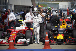 Race winner Lewis Hamilton, Mercedes AMG F1 celebrates