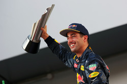 Winnaar Daniel Ricciardo, Red Bull Racing viert op het podium