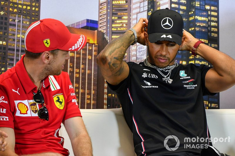 Себастьян Феттель, Ferrari и Льюис Хэмилтон, Mercedes-AMG Petronas F1 на пресс-конференции