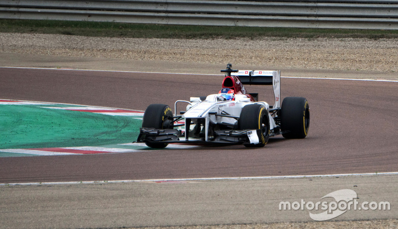 Tatiana Calderón mengetes Sauber C32 di Fiorano
