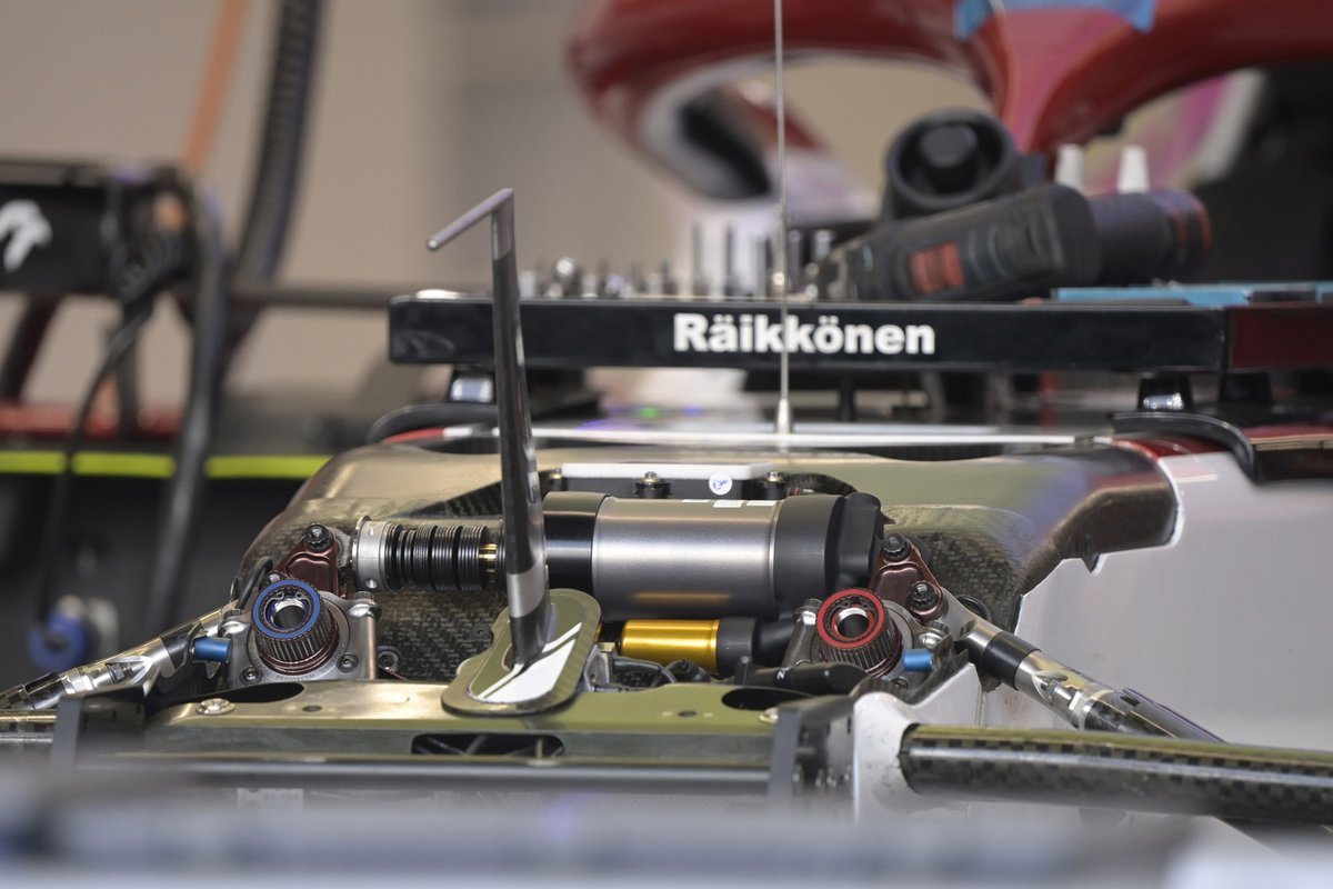 Detalle de la suspensión delantera del Alfa Romeo Racing C41
