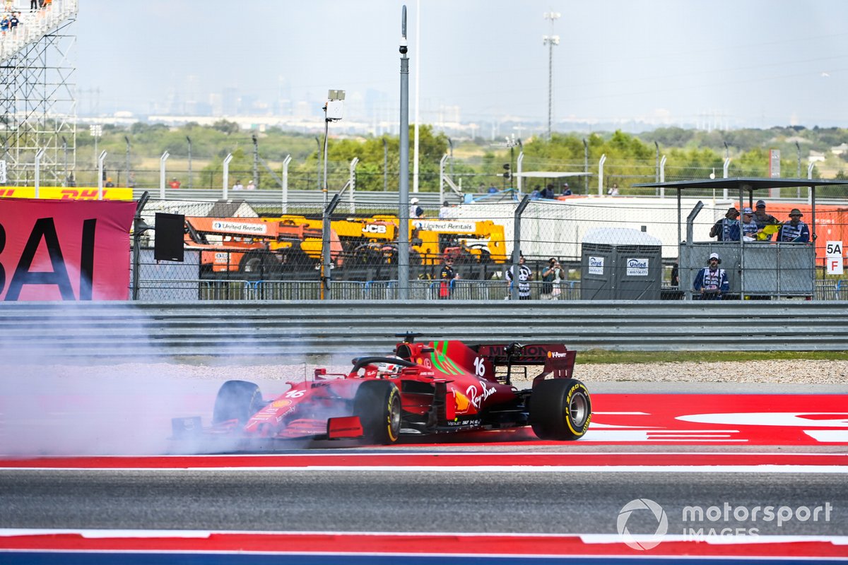 Il testacoda di Charles Leclerc, Ferrari SF21, durante le Prove Libere 1