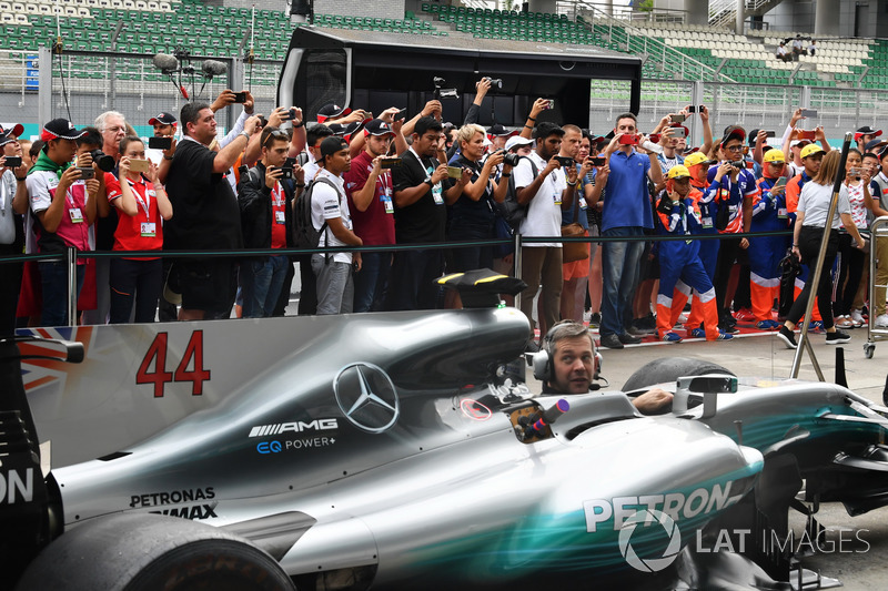 F1 in Schools students in pit lane