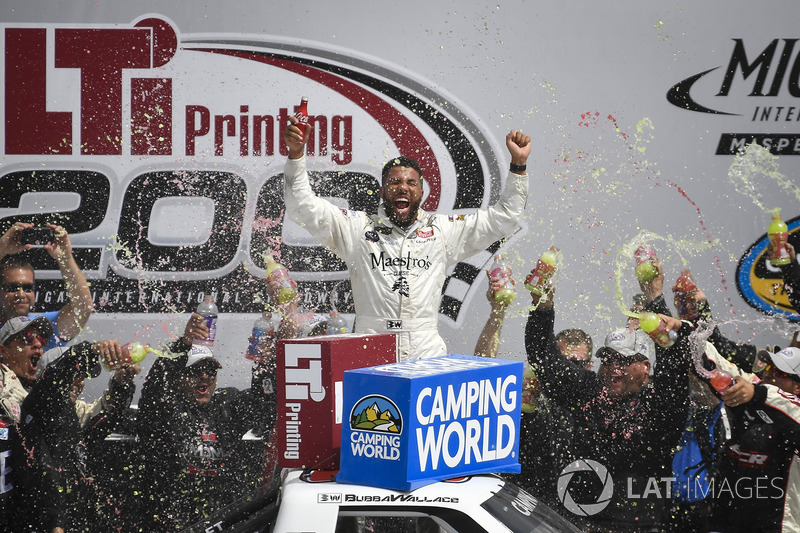 Darrell Wallace Jr. voltou a correr na NASCAR Truck Series e levou a melhor em Michigan, no sábado.