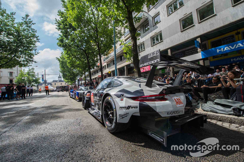 #88 Dempsey Proton Competition Porsche 911 RSR