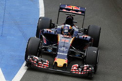 Карлос Сайнс мол., Scuderia Toro Rosso STR11