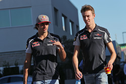 (L naar R): Carlos Sainz Jr., Scuderia Toro Rosso met Daniil Kvyat, Scuderia Toro Rosso