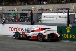 #5 Toyota Racing Toyota TS050 Hybrid: Anthony Davidson, Sébastien Buemi, Kazuki Nakajima stoppt auf