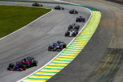 Pierre Gasly, Scuderia Toro Rosso STR12, Marcus Ericsson, Sauber C36, Lance Stroll, Williams FW40, L