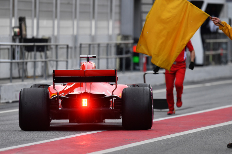 Sebastian Vettel, Ferrari SF71H e una bandiera gialla