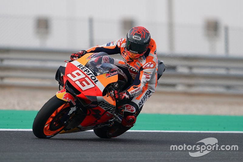 Pembalap Repsol Honda Team, Marc Marquez, saat memacu RC213V.