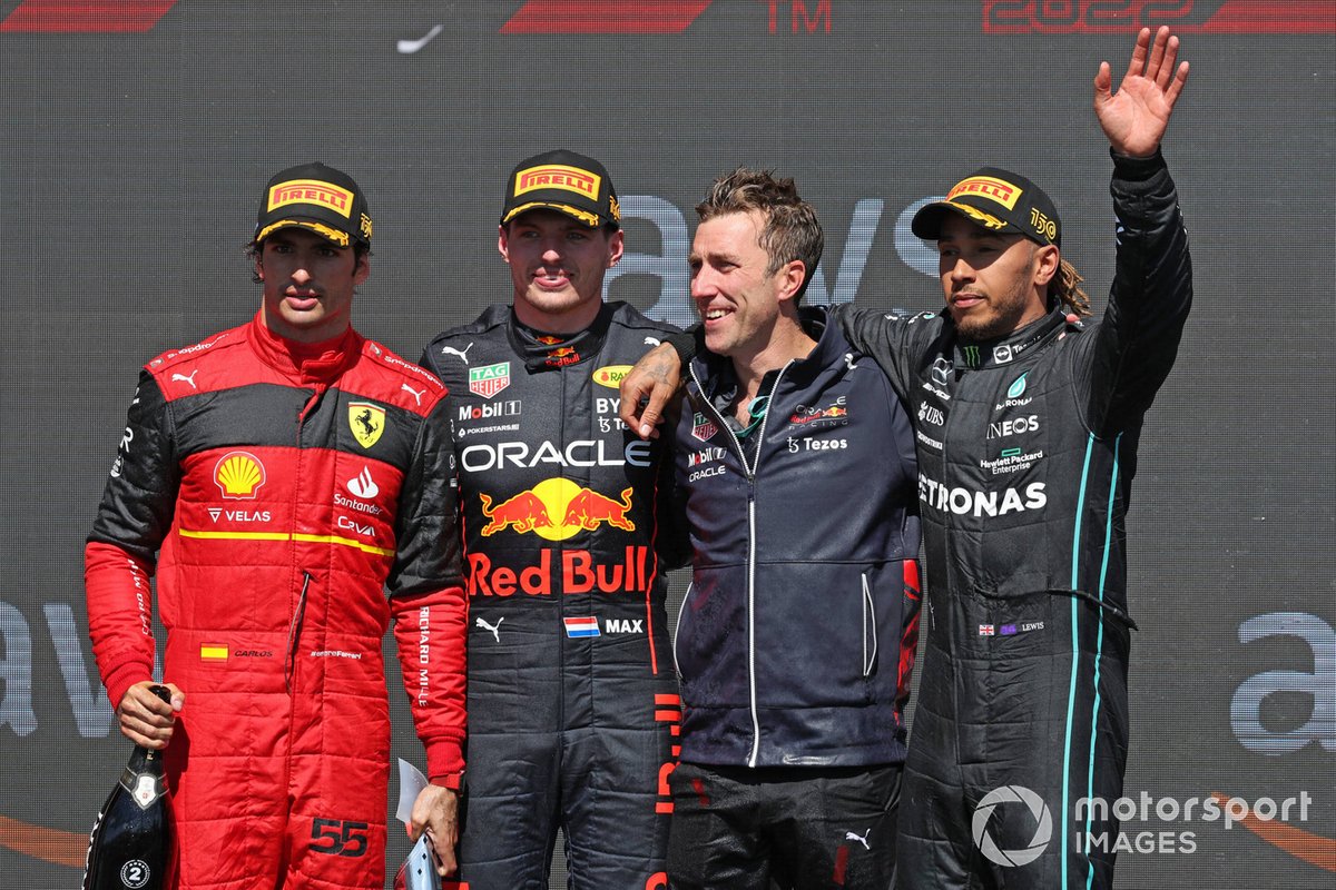 Podio: segundo lugar Carlos Sainz, Ferrari, ganador Max Verstappen, Red Bull Racing, tercer lugar Lewis Hamilton, Mercedes-AMG