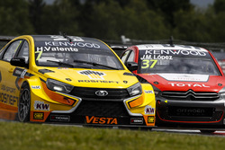 Hugo Valente, LADA Sport Rosneft, Lada Vesta; José María López, Citroën World Touring Car Team, Citr