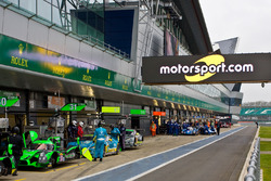 Motorsport.com-Logo in der Boxengasse