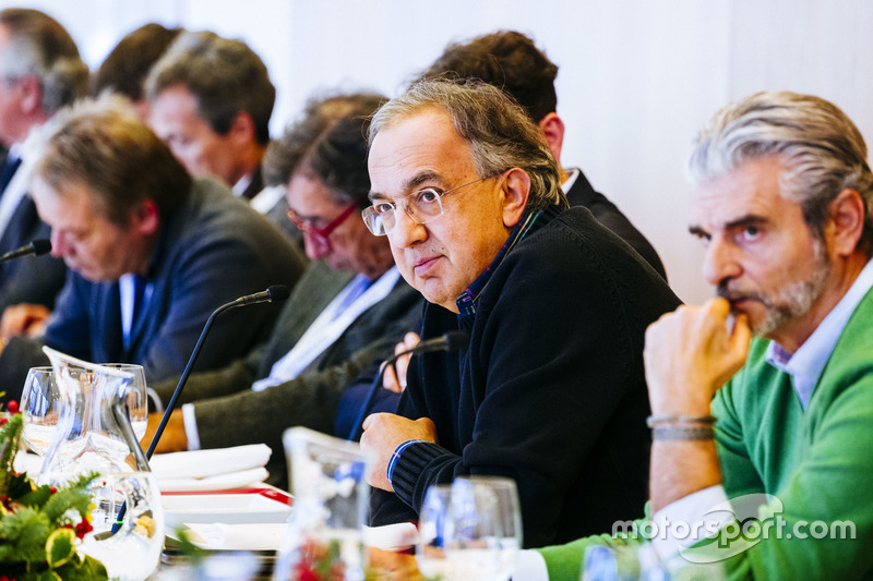 Sergio Marchionne, Presidente y CEO de Ferrari Fiat Chrysler automóviles y Maurizio Arrivabene, director del equipo Ferrari