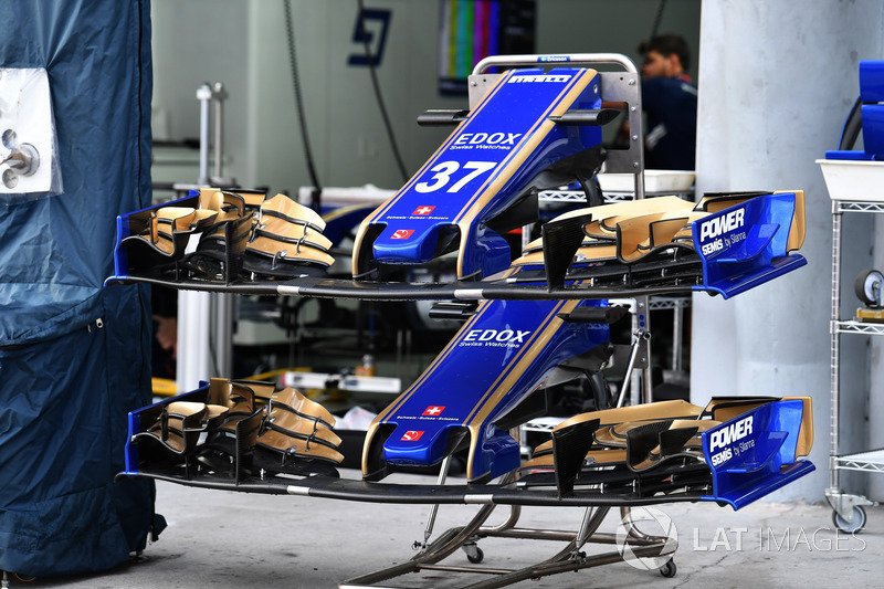 Sauber C36 nose and front wings