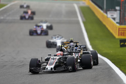 Kevin Magnussen, Haas F1 Team VF-17, Romain Grosjean, Haas F1 Team VF-17