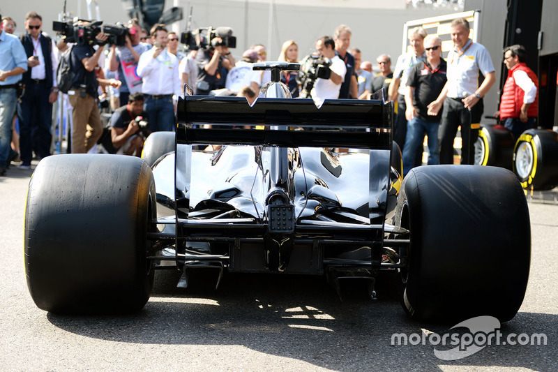Pirelli-Designstudie für ein Formel-1-Auto 2017 mit neuen Reifen