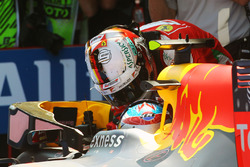 Переможець Макс Ферстаппен, Red Bull Racing разом з Себастьяном Феттелем, Ferrari, третє місце, в за