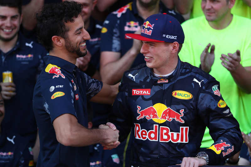 Daniel Ricciardo, Red Bull Racing congratulates Max Verstappen, Red Bull Racing after his first F1 w