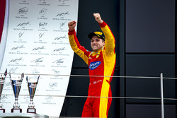 Podium: winnaar Jordan King, Racing Engineering