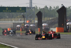 Даніель Ріккардо, Red Bull Racing RB14Себастьян Феттель, Ferrari SF71H battle