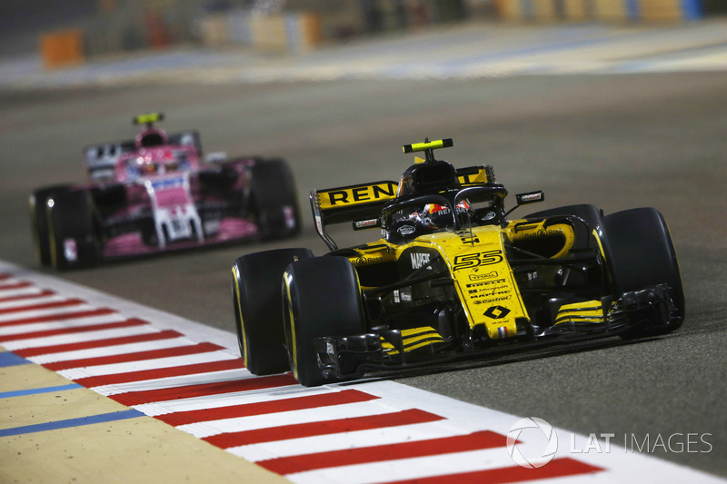Карлос Сайнс-мол., Renault Sport F1 Team R.S. 18, Естебан Окон, Force India VJM11 Mercedes