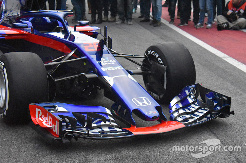 Ніс та переднє крило Scuderia Toro Rosso STR13