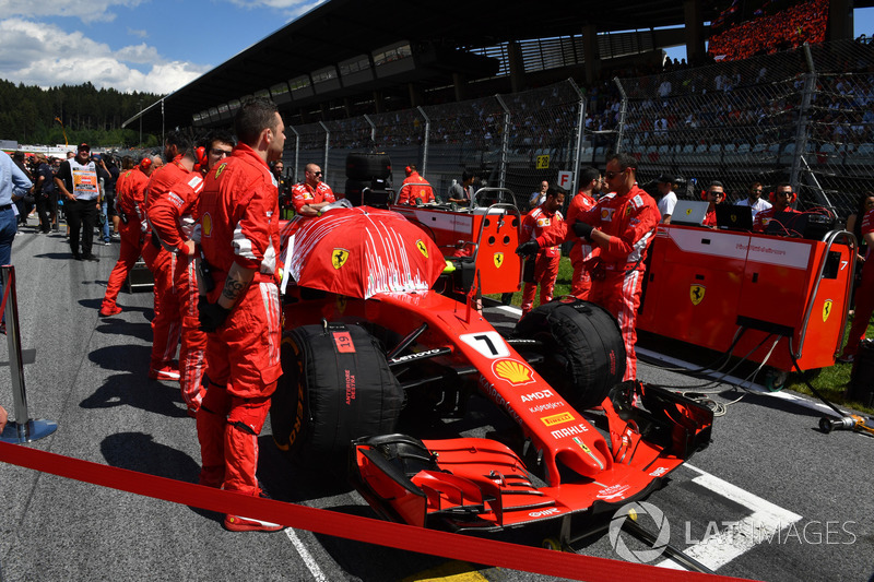 Kimi Raikkonen, Ferrari SF71H sur la grille