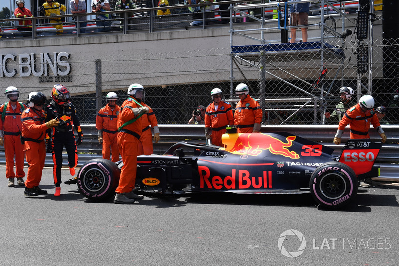 Max Verstappen, Red Bull Racing RB14 après son crash