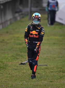 Даніель Ріккардо, Red Bull Racing, зупинився на трасі