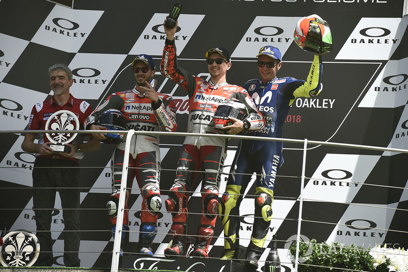 Podio: ganador de la carrera Jorge Lorenzo, equipo Ducati, segundo lugar Andrea Dovizioso, equipo Ducati, tercer lugar Valentino Rossi, Yamaha Factory Racing