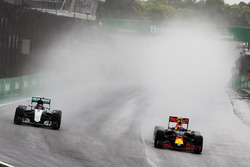 (L to R): Nico Rosberg, Mercedes AMG F1 W07 Hybrid and Max Verstappen, Red Bull Racing RB12 battle f