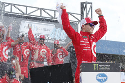 Race winner Kyle Larson, Chip Ganassi Racing Chevrolet