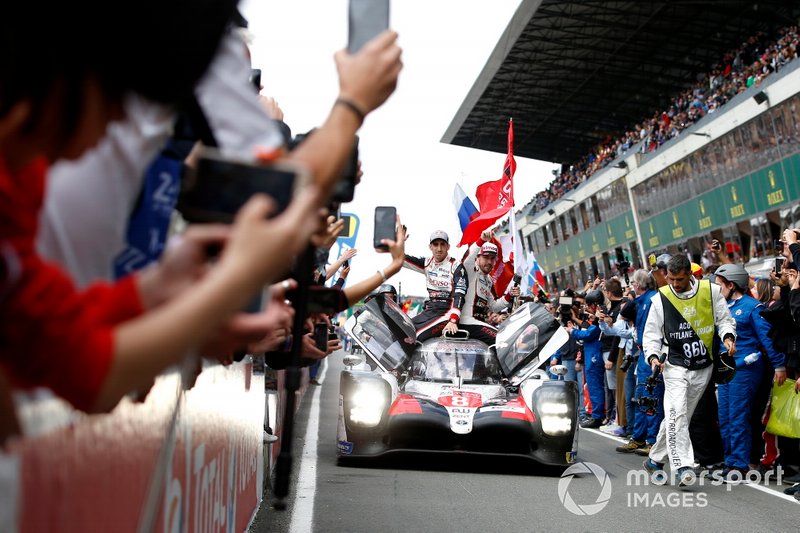 Race winner #8 Toyota Gazoo Racing Toyota TS050: Sébastien Buemi, Kazuki Nakajima, Fernando Alonso