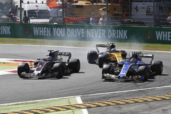 Romain Grosjean, Haas F1 Team Team VF-17, Pascal Wehrlein, Sauber C36, Jolyon Palmer, Renault Sport