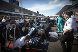 Lewis Hamilton, Mercedes AMG F1 W08 yarış için hazırlanıyor