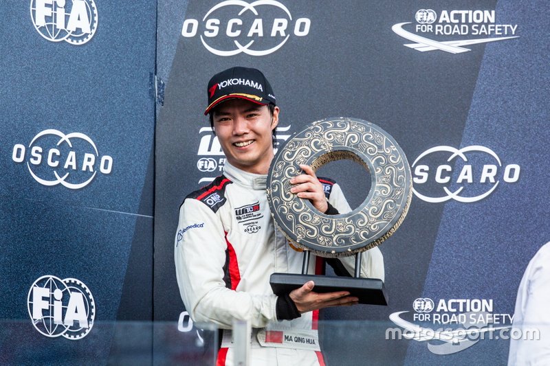 Podium: second place Ma Qing Hua, Team Mulsanne Alfa Romeo Giulietta TCR
