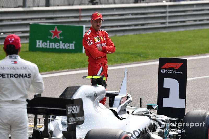 Льюіс Хемілтон (Mercedes AMG F1) і Себастьян Феттель (Ferrari)