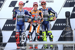 Podio: il vincitore Marc Marquez, Repsol Honda; secondo Jorge Lornenzo, Yamaha; terzo Valentino Ross