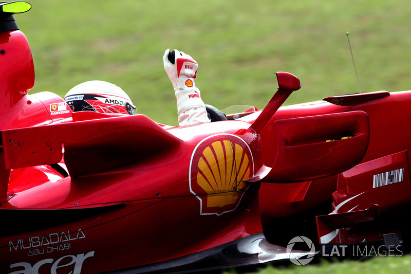 Campeón del Mundo Kimi Raikkonen, Ferrari F2007 celebra