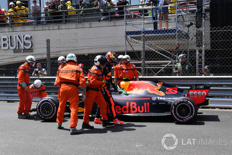 Max Verstappen, Red Bull Racing RB14 après son crash