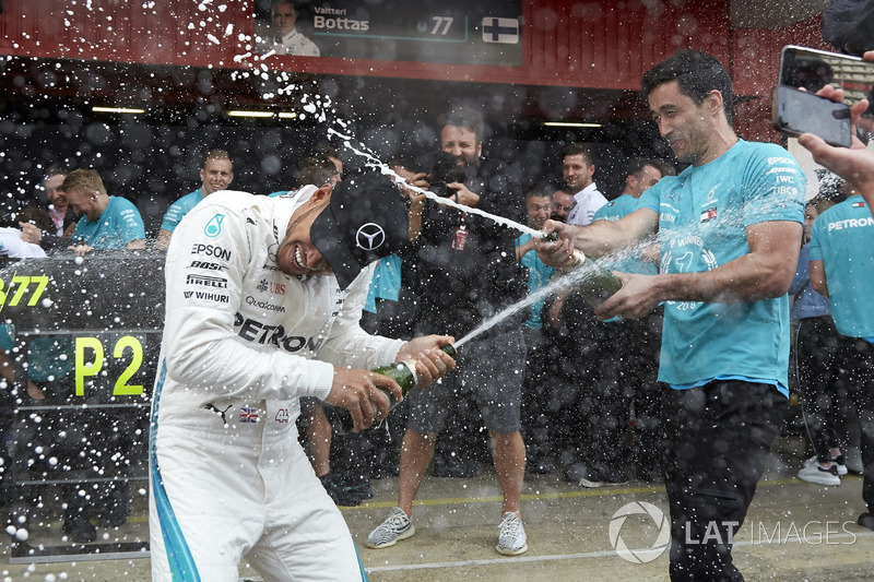 Hamilton tarolt a Mercedesszel Barcelonában - F1 2018