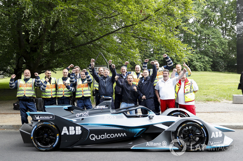 Formula 1 World Champion, Nico Rosberg Alejandro Agag, CEO, Formula E, the Gen2 Formula E aracı
