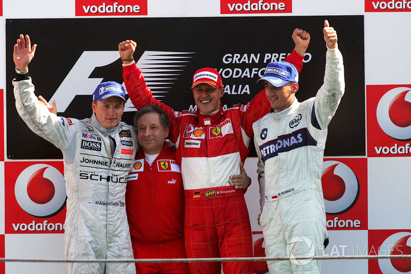 Podio: il secondo classificato Kimi Raikkonen, McLaren, Jean Todt, Direttore sportivo Ferrari, il vincitore della gara Michael Schumacher, Ferrari e il terzo classificato Robert Kubica, BMW Sauber F1