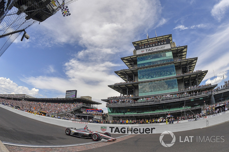 Will Power, Team Penske Chevrolet melintasi garis finis