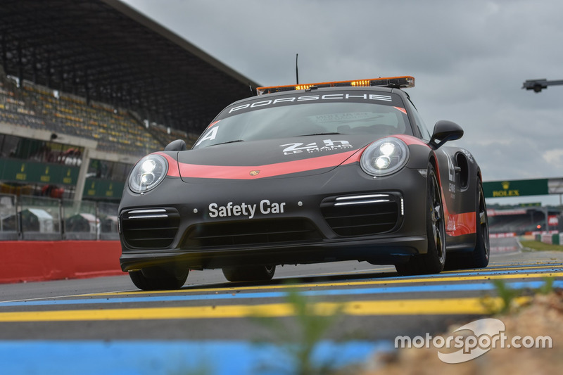 Porsche safety car