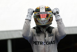 Winnaar Lewis Hamilton, Mercedes AMG F1 in parc ferme